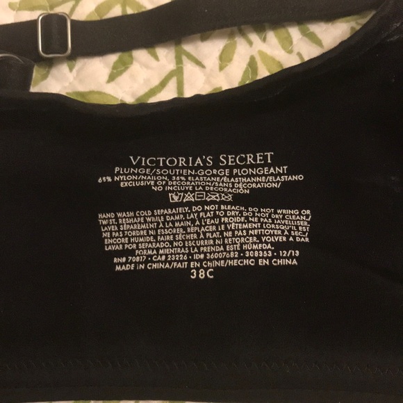 SALE - Victoria Secret Push Up Bra 38C - Picture 2 of 2